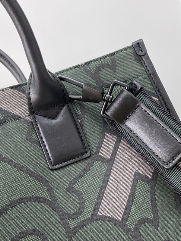 Burberry Latest Tote Bag - Green - Image 2