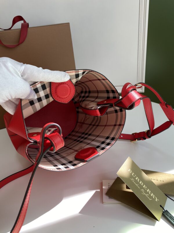 Burberry Women's One Shoulder Messenger Bag - Red - Image 3