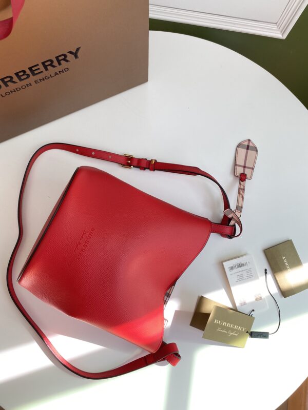 Burberry Women's One Shoulder Messenger Bag - Red - Image 5