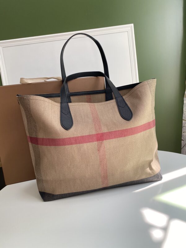 Burberry Graffiti Double-Sided Dual-Purpose Tote Bag - Image 5
