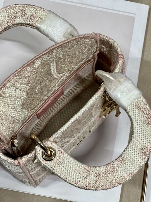 Dior Lᴀᴅʏ Embroidered Concubine Diana bag - Pink Tiger - Image 5