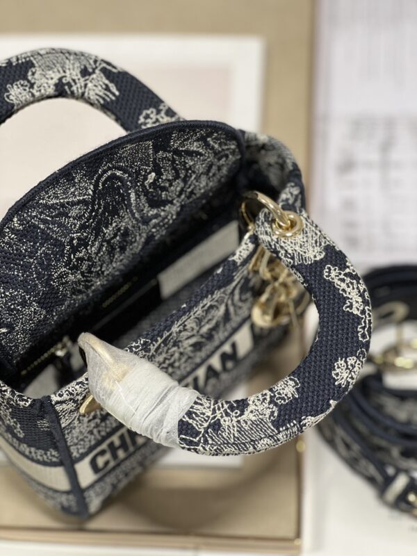 Dior Lᴀᴅʏ Embroidered Concubine Diana bag - New Blue Tiger - Image 2