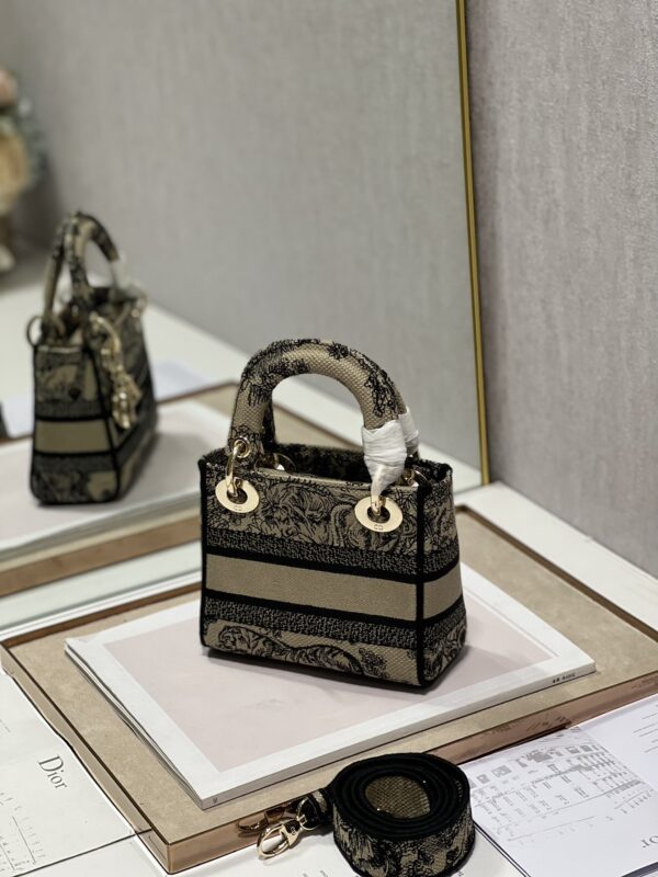 Dior Lᴀᴅʏ Embroidered Concubine Diana bag - Apricot Tiger - Image 2