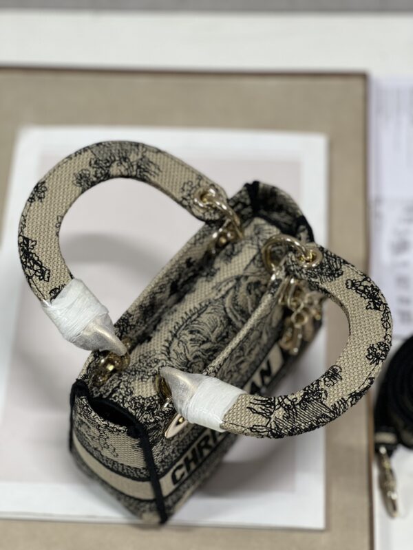 Dior Lᴀᴅʏ Embroidered Concubine Diana bag - Apricot Tiger - Image 3