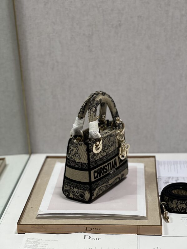 Dior Lᴀᴅʏ Embroidered Concubine Diana bag - Apricot Tiger - Image 4