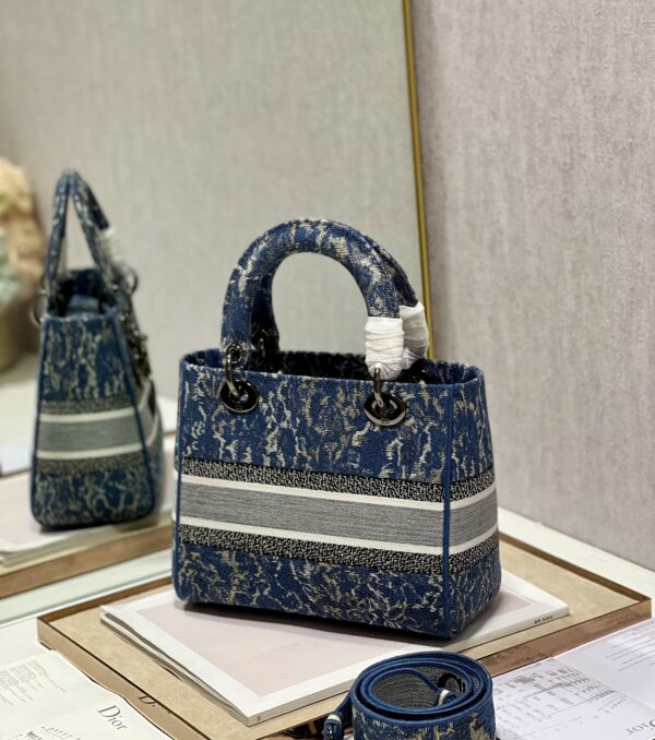 Dior Lᴀᴅʏ Embroidered Concubine Diana Bag - Denim Water Blue - Image 4
