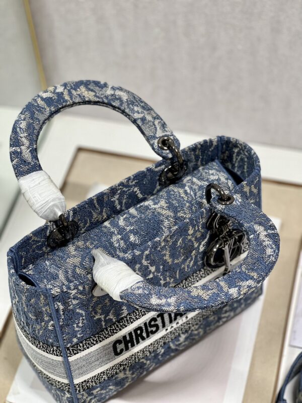 Dior Lᴀᴅʏ Embroidered Concubine Diana Bag - Denim Water Blue - Image 2