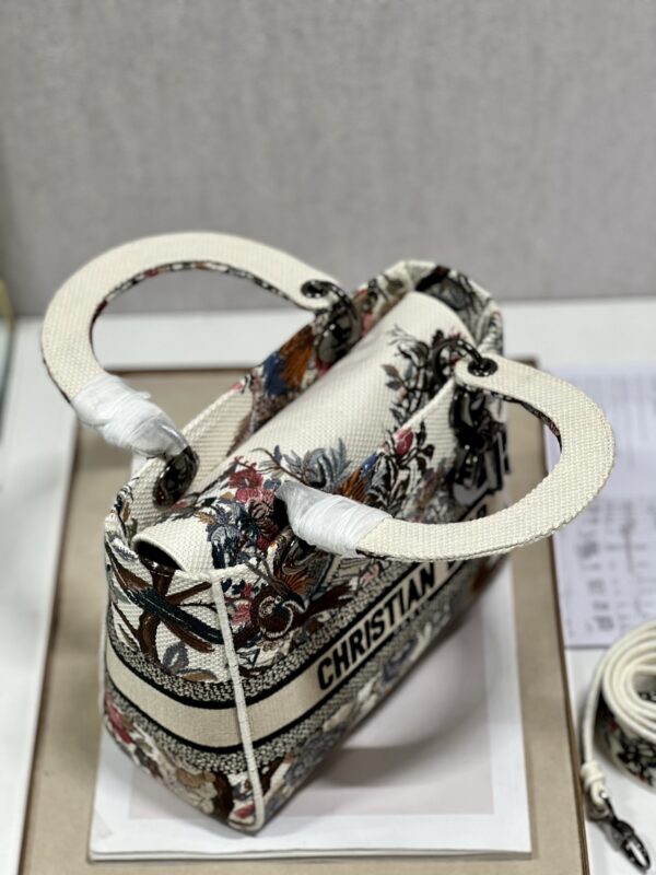 Dior Lᴀᴅʏ Embroidered Concubine Diana Bag - White Magpie - Image 2