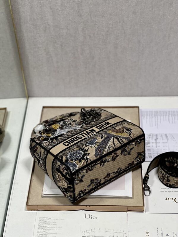 Dior Lᴀᴅʏ Embroidered Concubine Diana Bag - Apricot Magpie - Image 3