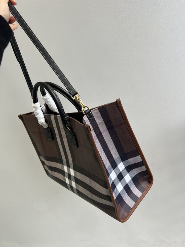 Burberry Freya Tote Bag - Image 5