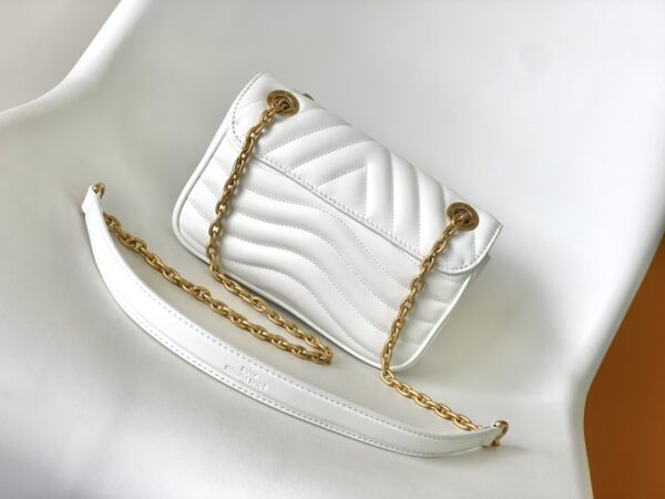 Louis Vuitton Wave Small Chain Bag - White - Image 4