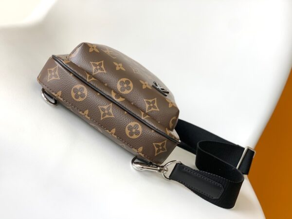 Louis Vuitton Monogram Avenue Shoulder Bag - Image 3