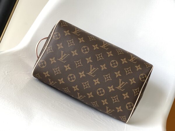 Louis Vuitton Oversized Wash Bag - Image 3