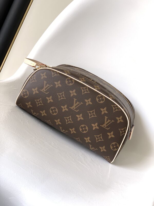 Louis Vuitton Oversized Wash Bag - Image 5