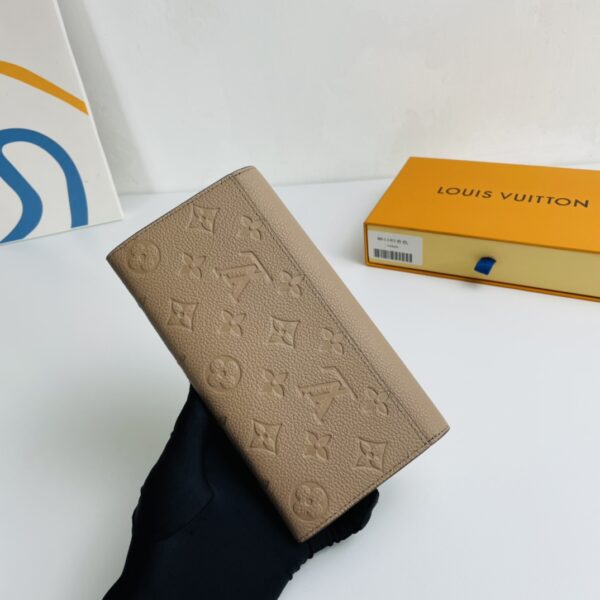 Louis Vuitton Monogram Envelope Style Sarah Wallet - Apricot - Image 5