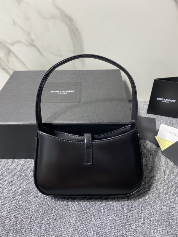 YSL’s New Spring and Summer Show Armpit Bag - Black (Golden) - Image 5
