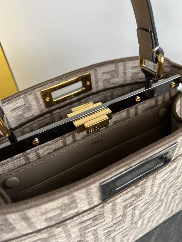 Fendi Peekaboo's Handbag - Image 4