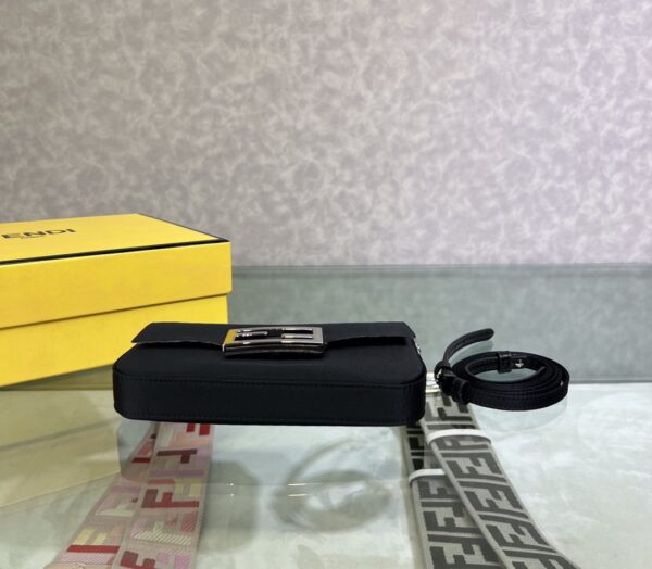 Fendi Baguette Smartphone Bag - Black - Image 4