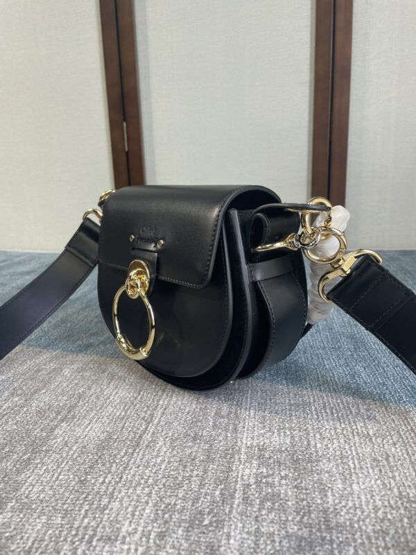 Chloe Tess Saddle Crossbody HandBag - Black - Image 5