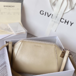 Givenchy XS Antigona Armpit Bag - Off White