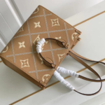 Louis Vuitton  Onthego Medium Handbag- Cream - Image 4