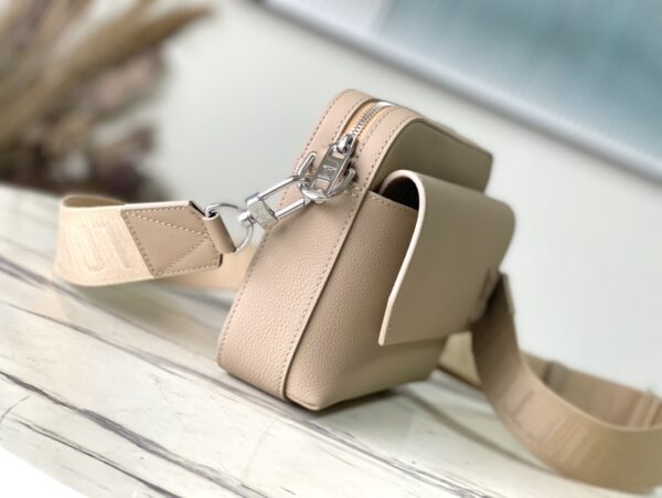 Louis Vuitton Fastline Messenger Bag - Image 3