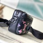 Louis Vuitton Comt Small Messenger Bag - Image 5